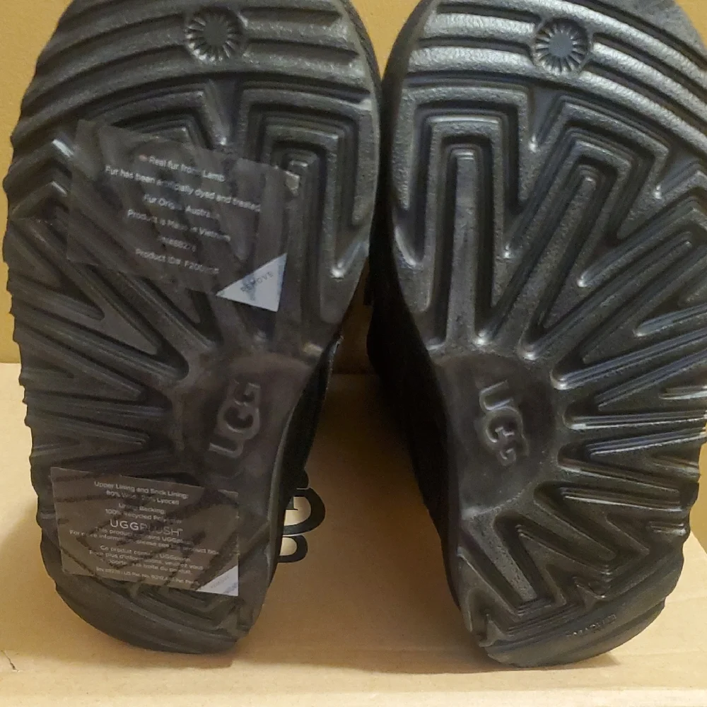 UGG Kids Black Winter Boots with Shearling Lining - Picture 5 of 8